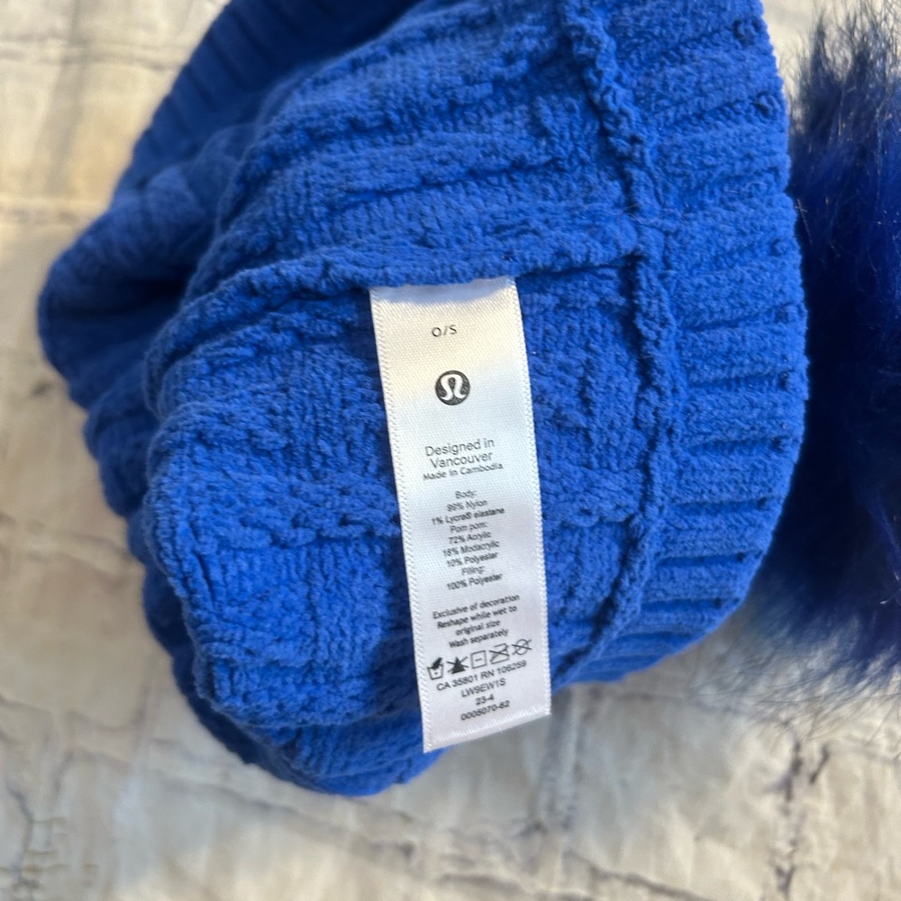 LULULEMON CABLE KNIT POM POM BLUE BEANIE WOMEN’S ONE SIZE - Picture 5 of 8